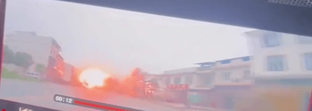 江西上栗县汽车维修店爆炸一刻。
