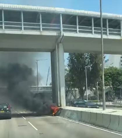 輪胎起火。fb香港公共交通智庫影片截圖