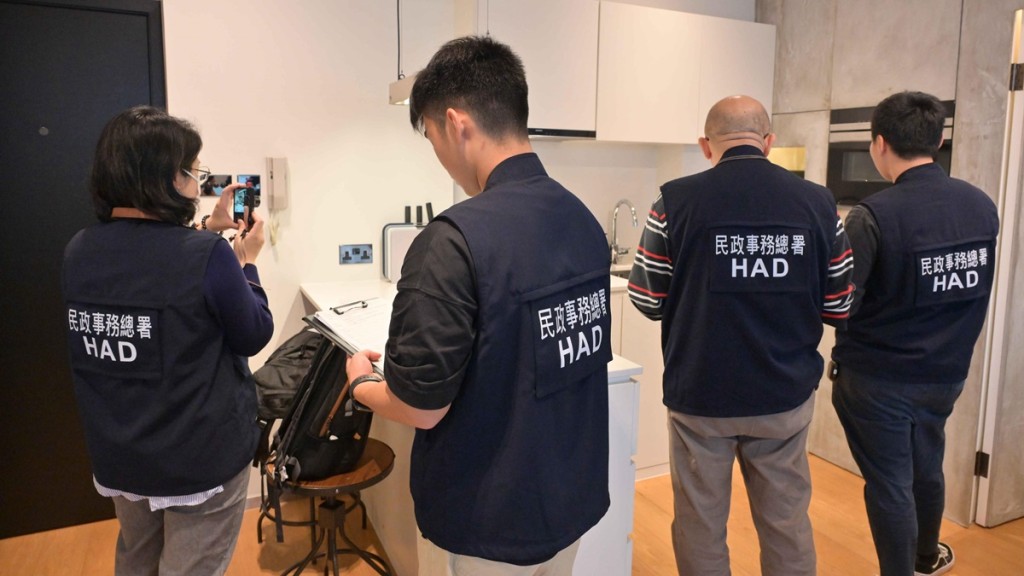 民政總署與消防處「放蛇」搗20間無牌酒店及3間違規會址 續網上巡查加強執法