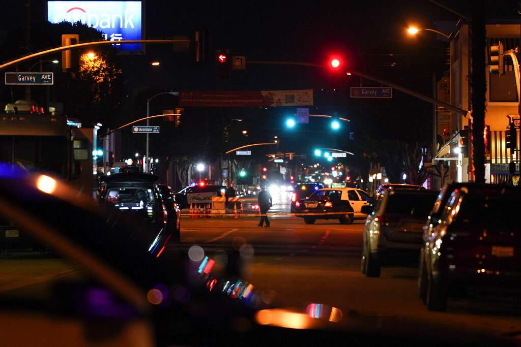美国洛杉矶蒙特雷帕克市一间舞厅发生抢击事件。AP图片