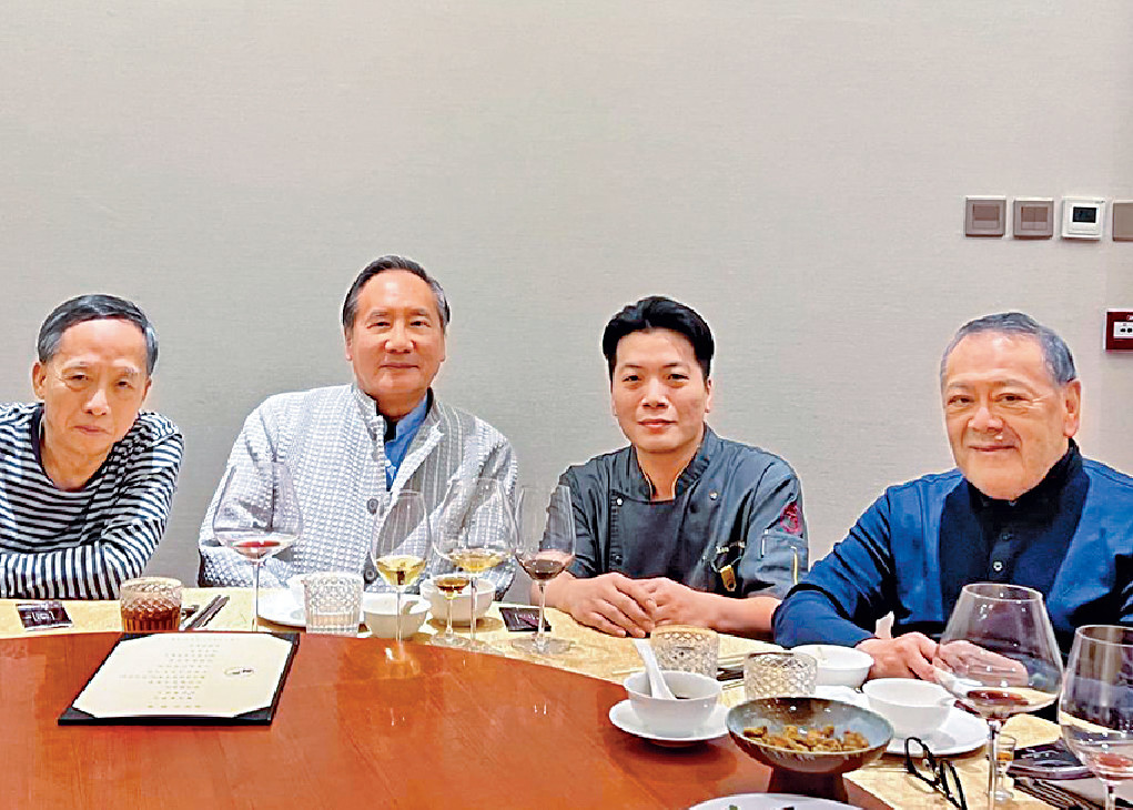 ■跟大廚偉哥（右二）、班哥和謙謙在粵珍合照
