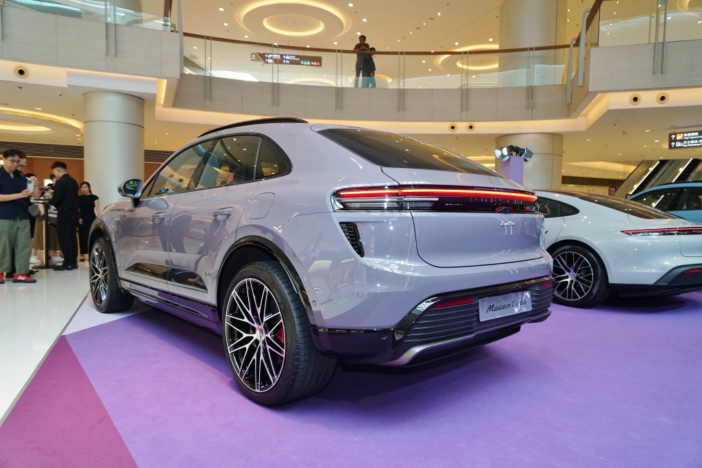 全新保时捷Porsche纯电动Macan开售：Macan Turbo车价售HK$1,448,000起，现接受订购，首批最快第四季交付。