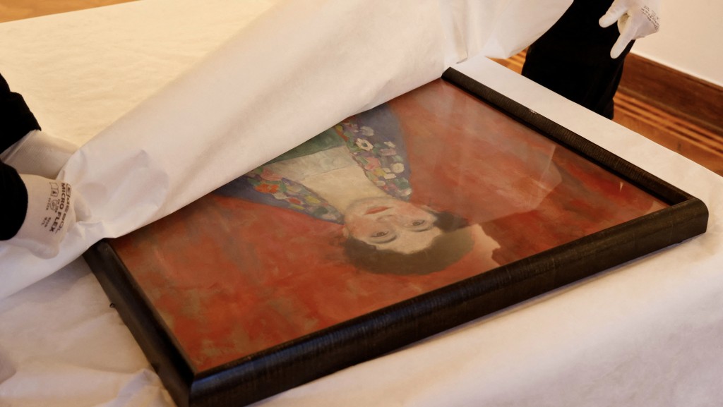 消失近100年的《利瑟小姐肖像》神秘亮相。 路透社