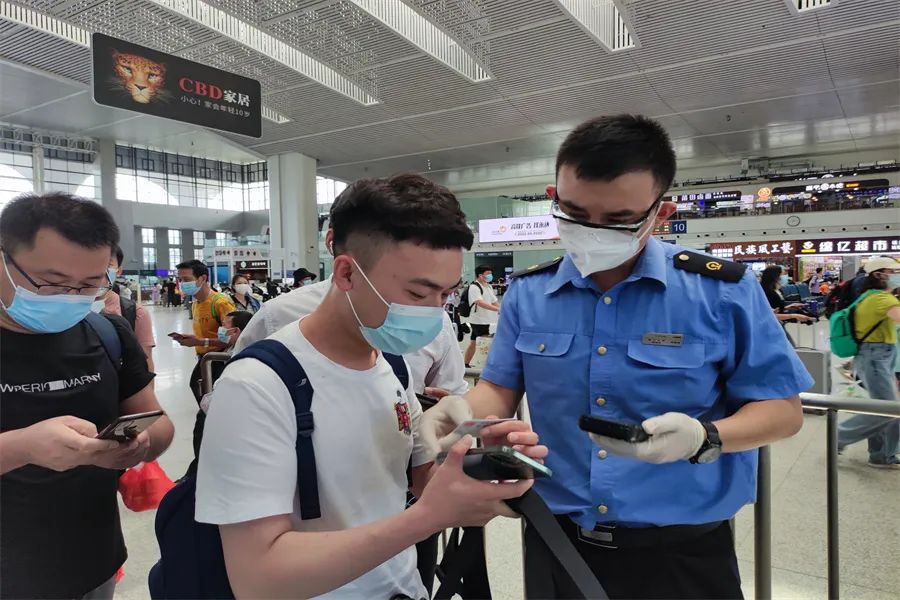 在福州站、福州南站乘車前往深圳方向的旅客，須接受二次安檢。網圖