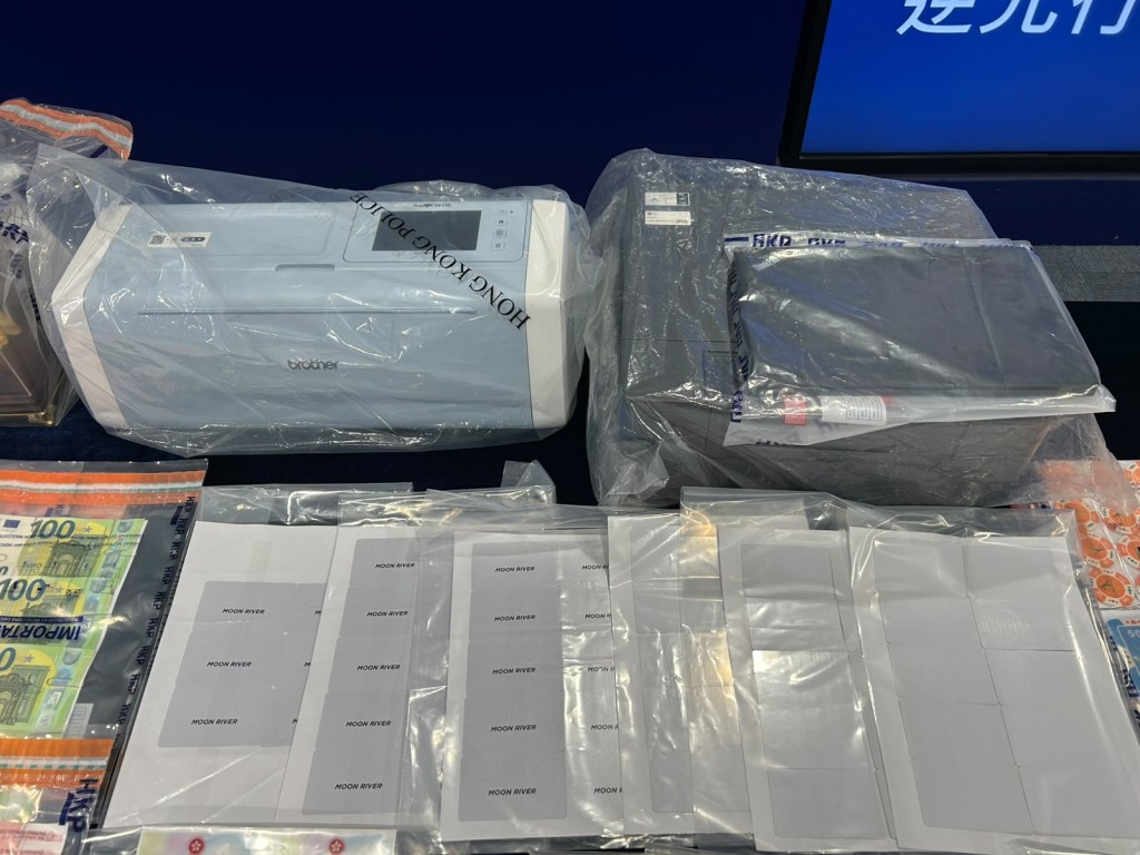 警方展示證物。曾志恒攝 警方展示證物。曾志恒攝