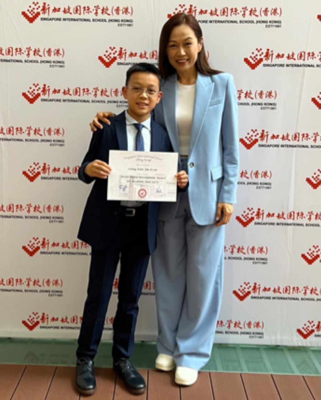 姚莹莹的儿子升读中一，即再次获奖。