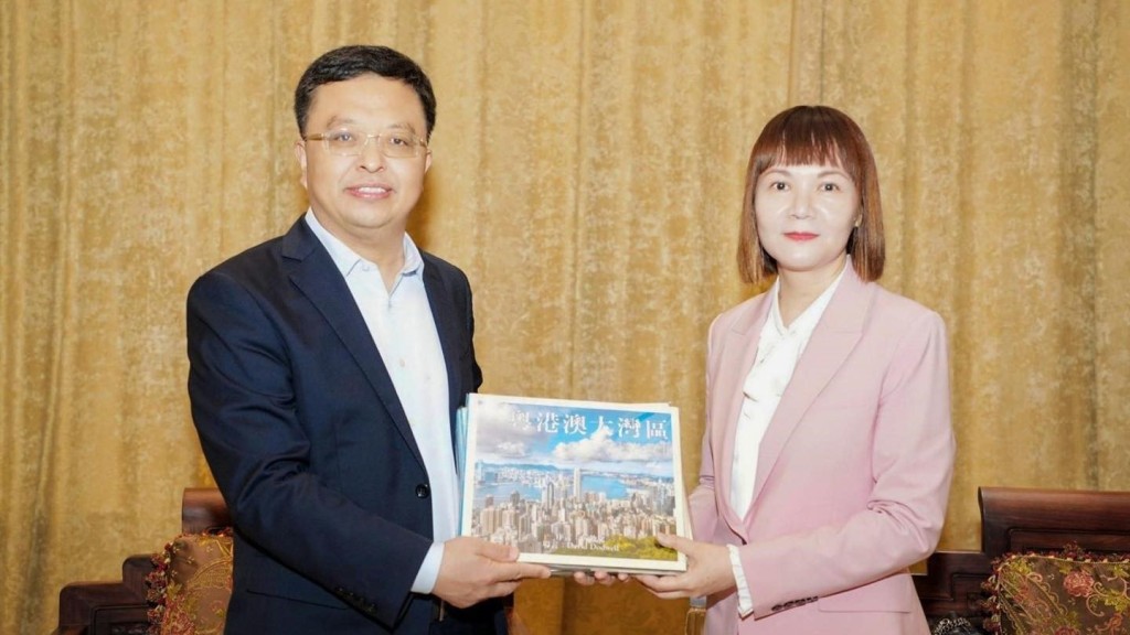 陈洁玲与中山市委常委、副市长叶红光会面，了解中山最新发展。政制局fb