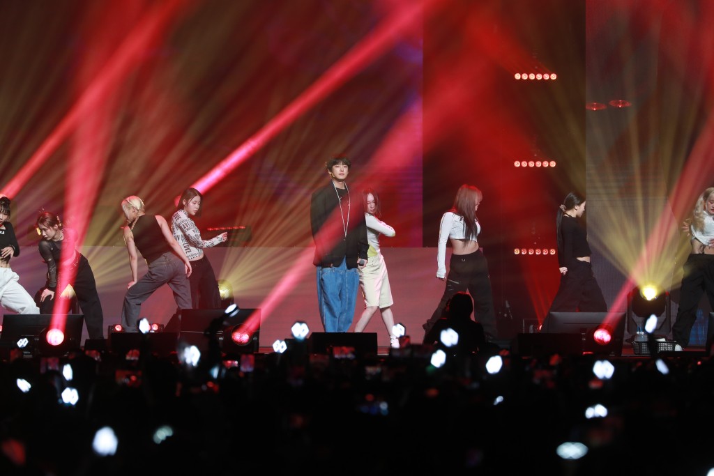 韓國男團EXO成員之一的朴燦烈一連兩晚在機場博覽館舉行「CHANYEOL FANCON The Eternity in Hong Kong」粉絲見面會。