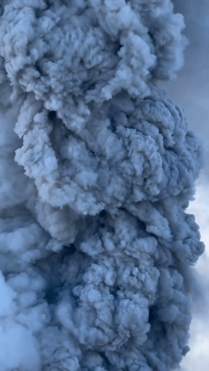 俄羅斯火山600年首爆發,灰柱噴6000米高。X@WeatherMonitors 俄羅斯火山600年首爆發,灰柱噴6000米高。X@WeatherMonitors