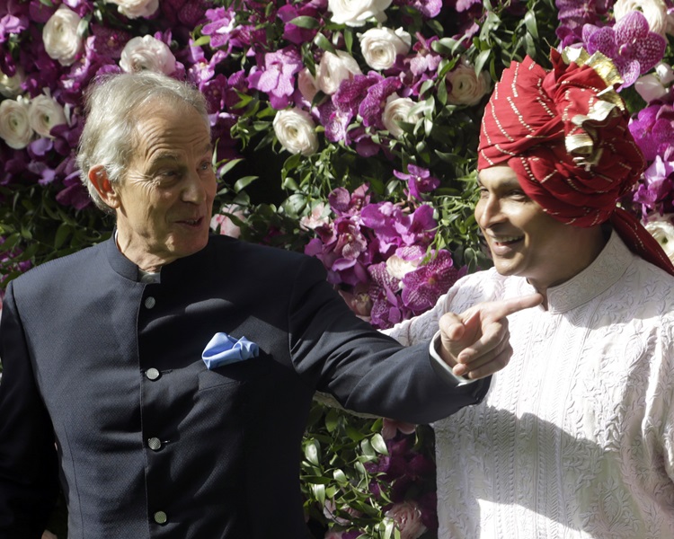 英國前首相貝理雅（左）。AP