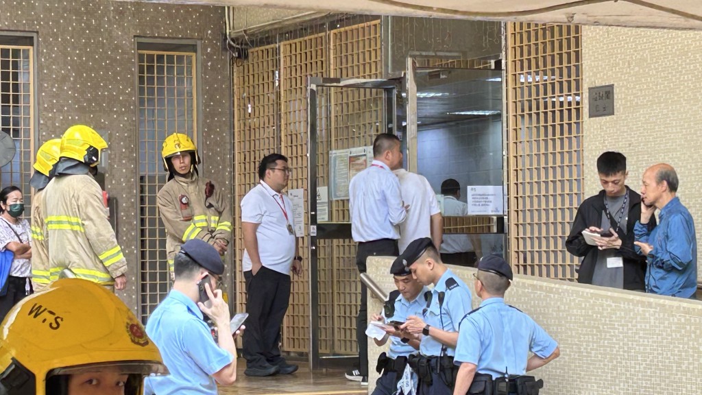 警員及消防到場。 警員及消防到場。