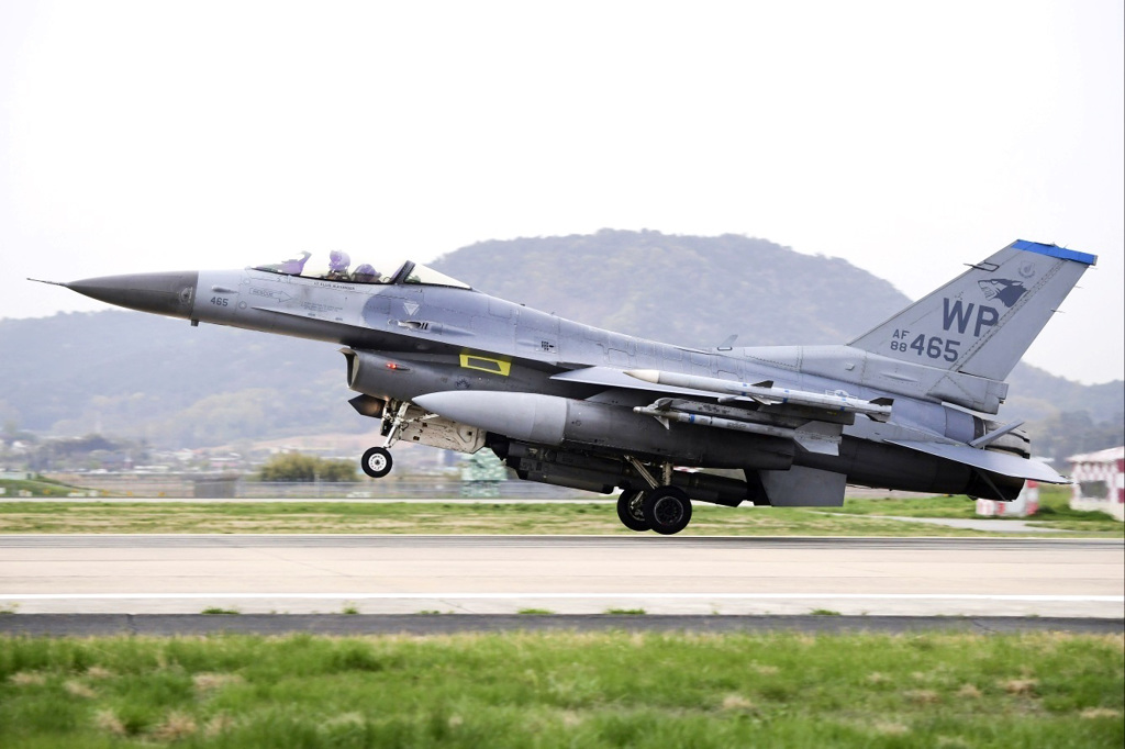 美軍駐韓F16戰機。
