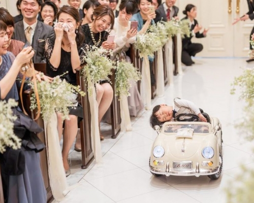 小花童出場時正直睡倒在車上。 Masuda_H
Twitter圖片