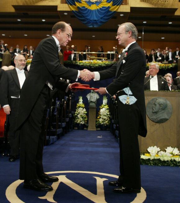 夏普萊斯成為歷年第5名兩度奪得諾貝爾獎的人士。諾貝爾獎Twitter