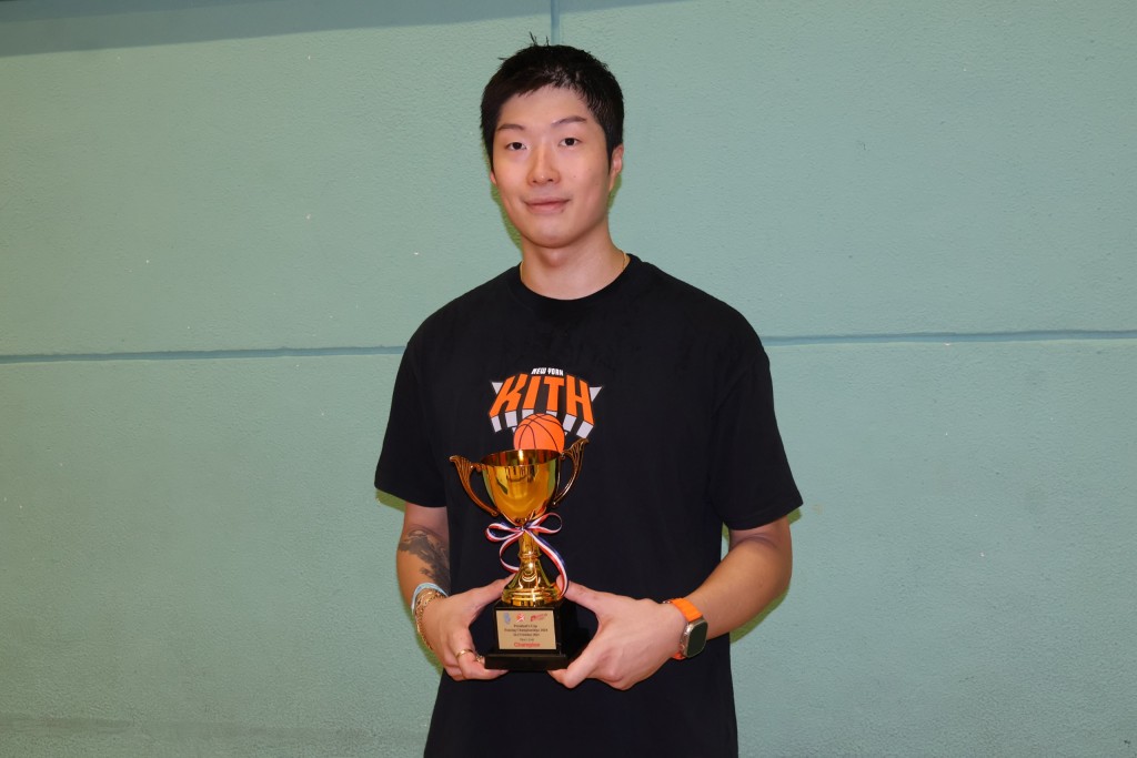 家朗的右臂上隱約可見勝利女神的紋身。資料圖片 家朗的右臂上隱約可見勝利女神的紋身。資料圖片