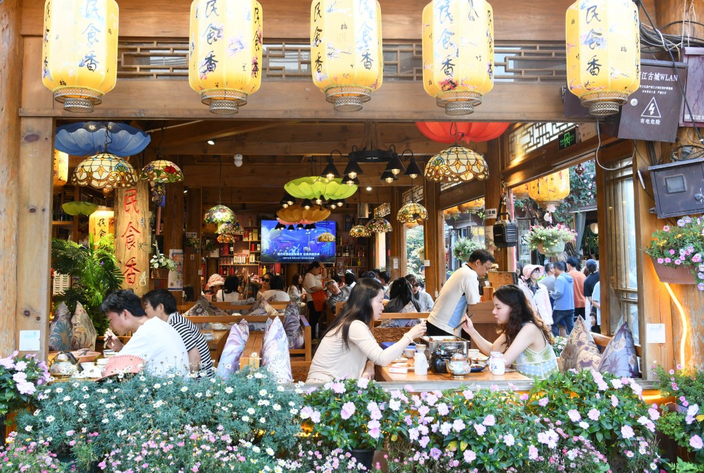 麗江古城8月起，會向遊客收取每人50元的維護費。新華社