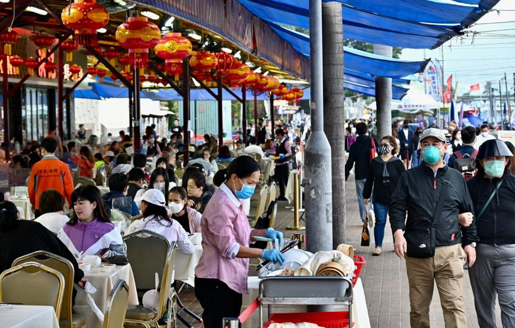 過去兩個周末，市面人流增多。資料圖片