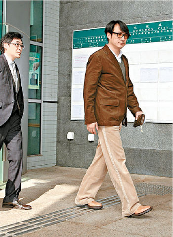 ■吴镇宇离开法庭后未有回应记者问题便上车离开。