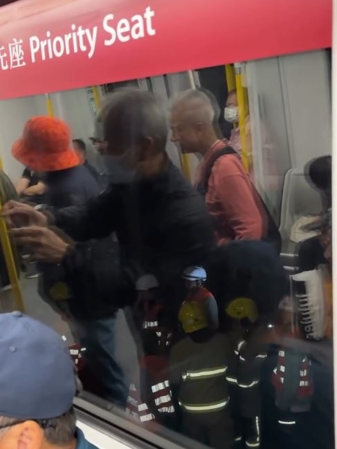 港鐵及消防於隧道內救援。Threads：kai.13613