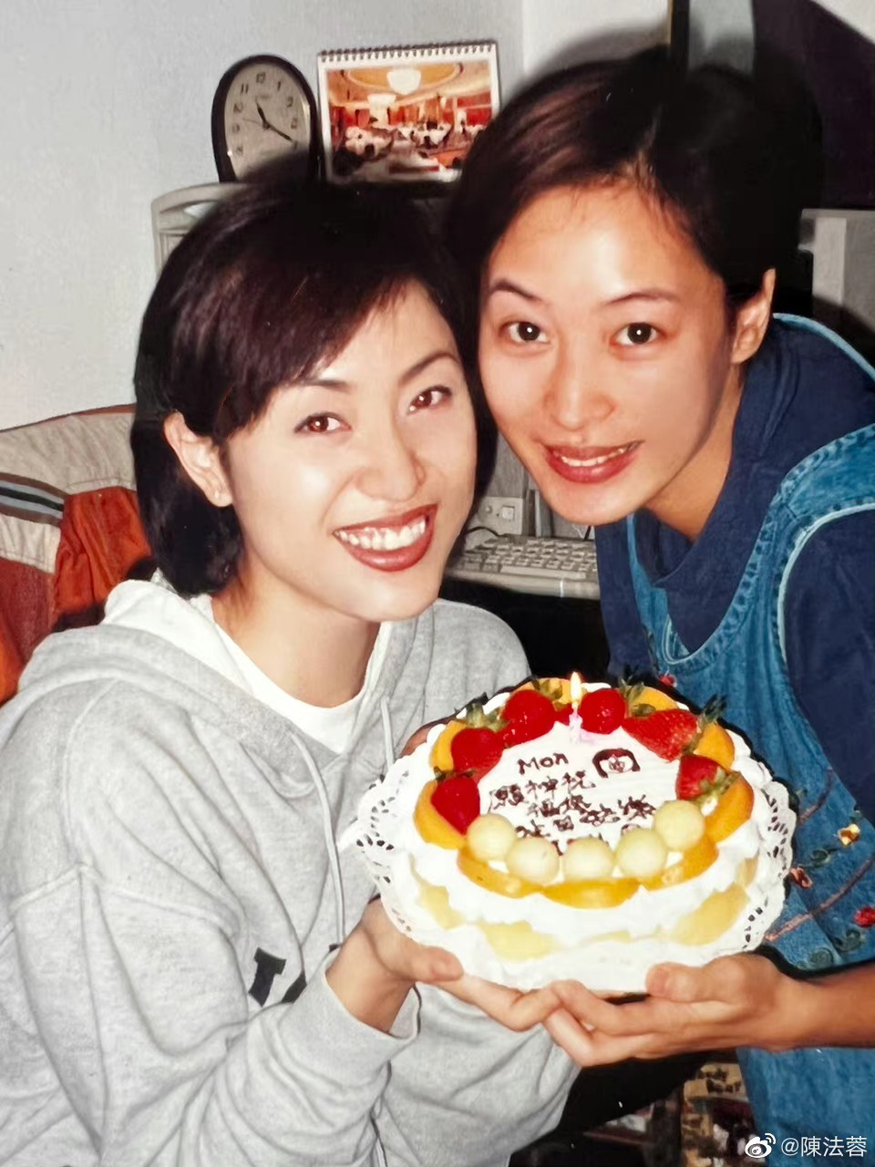 陳法蓉近日分享與黎美嫻攝於1998年的合照。