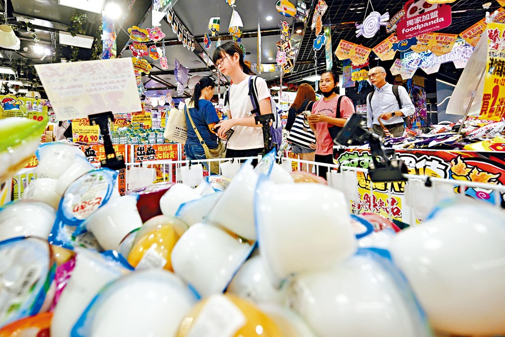 政府修例加強規管蒟蒻果凍，明年4月1日起禁售迷你杯裝產品。