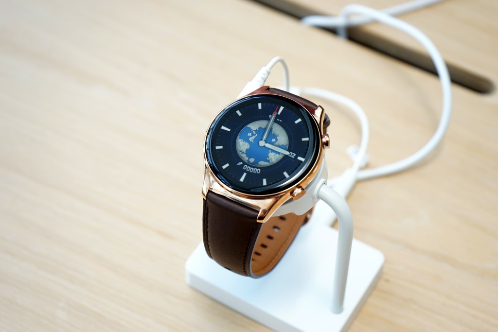 即日至8月10日期间预订Magi4 Pro，可免费获得HONOR Watch GS 3智能手表。
