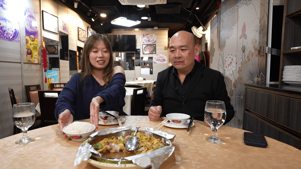 紅蔥頭蒸污糟雞配白飯是完美組合。