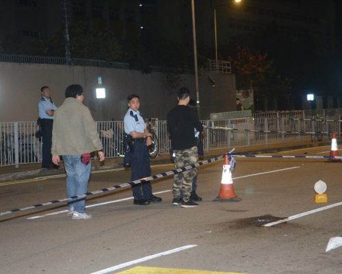 元朗鳳翔路遭人擲汽油彈致起火，燒至熏黑。 資料圖片
