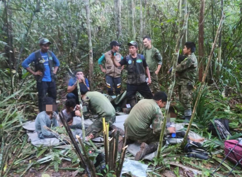 4名儿童坠机后在亚马逊热带雨林游走40天仍生存获救。路透社