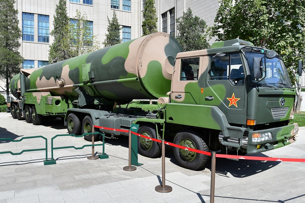 东风-31核飞弹发射车。