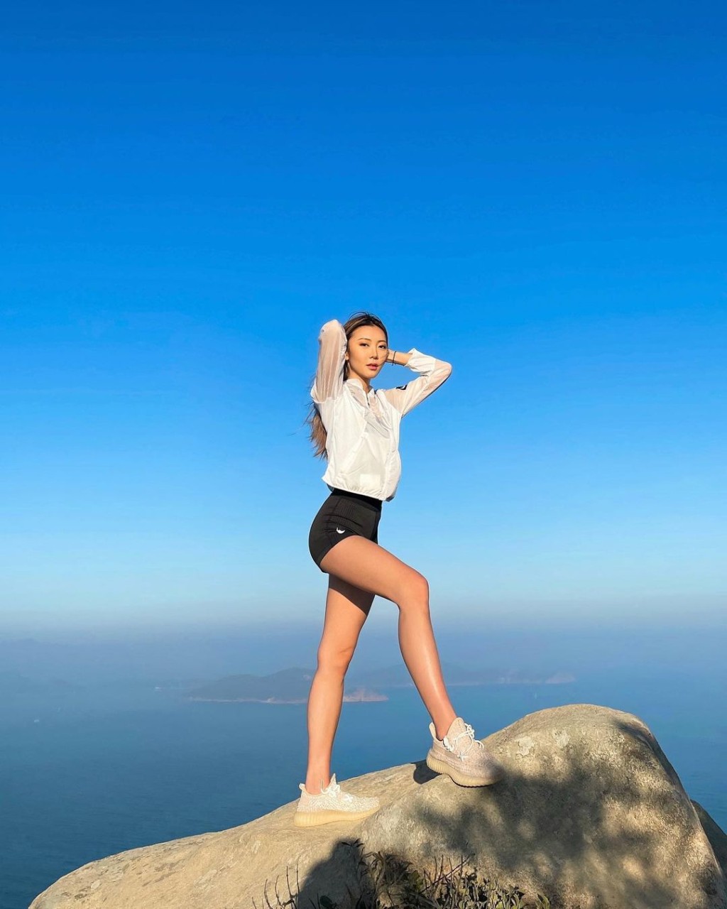 14號莫韻諰，芳齡25歳，是《2021年度香港小姐競選》十二強。