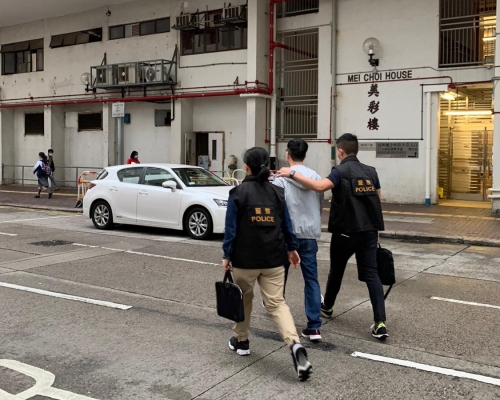 警方在深水埗區拘捕一名38歲姓李本地男子。