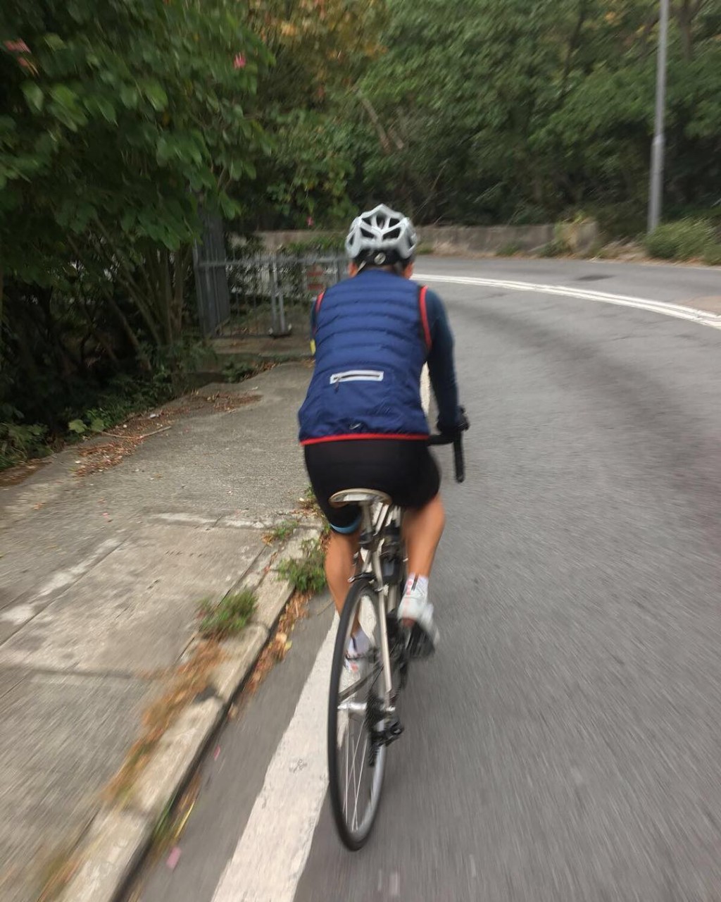 都會踩車。