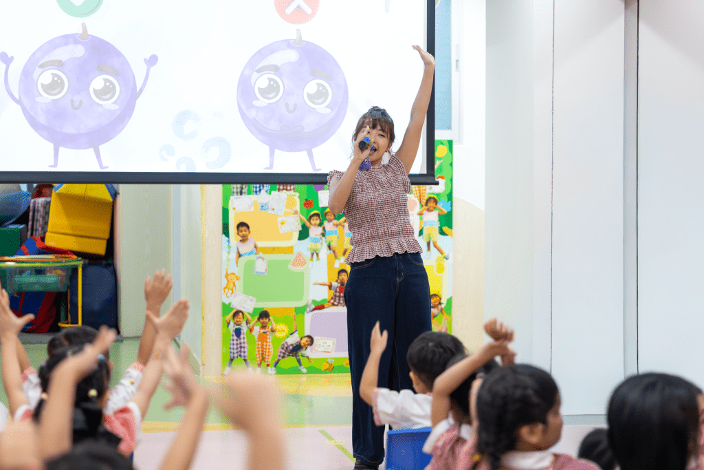 藝人糖妹於5月5日至7日走訪港、九、新界六間幼稚園舉辦讀書會。