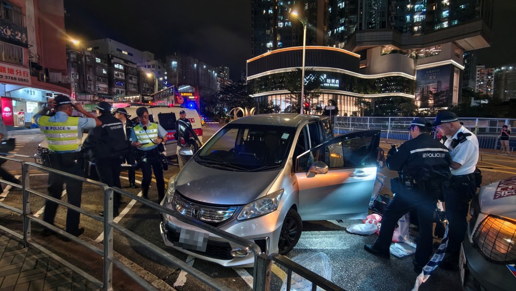 現場為觀塘康寧道及牛頭角道交界。黃文威攝