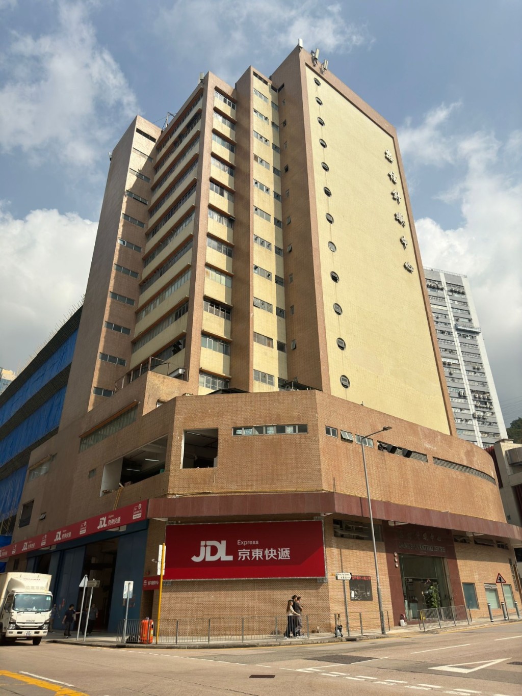 葵涌忠信針織中心一籃子工廈,意向價逾1.96億。 葵涌忠信針織中心一籃子工廈,意向價逾1.96億。