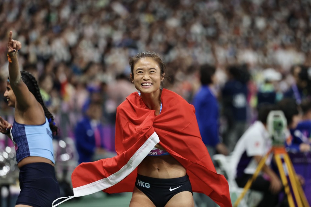 2023年10月2日，俞雅欣出战女子跳远决赛，第二跳跳出打破香港纪录的6米50，夺得历史性田项铜牌。徐嘉华摄