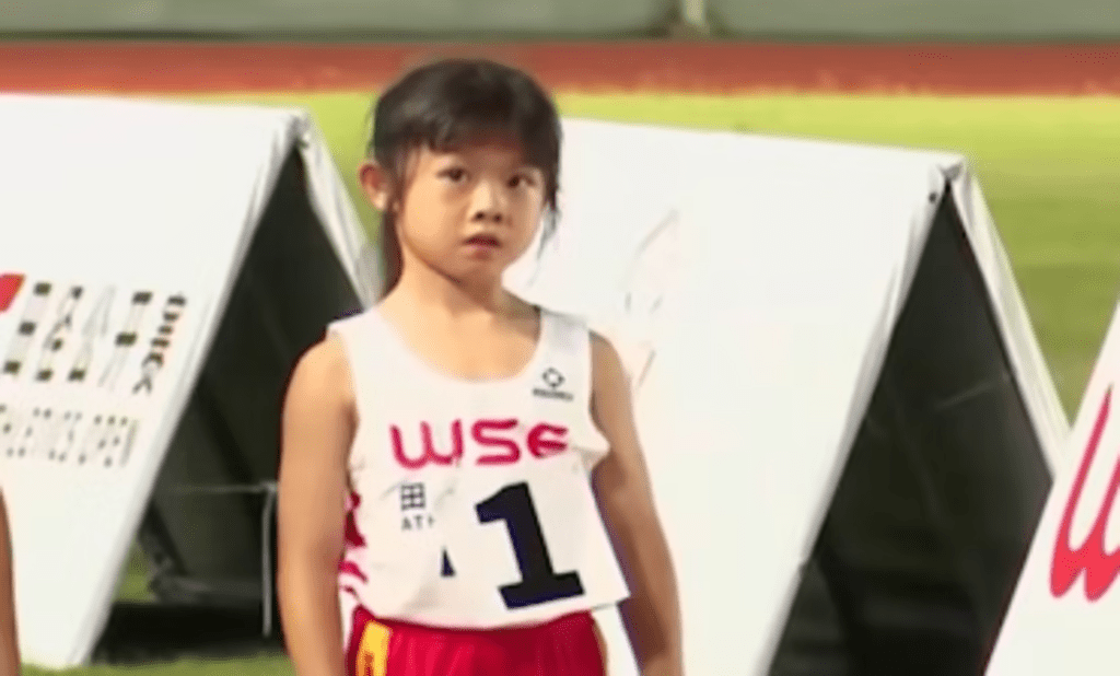 李梓墨小妹妹800米跑3分11秒。