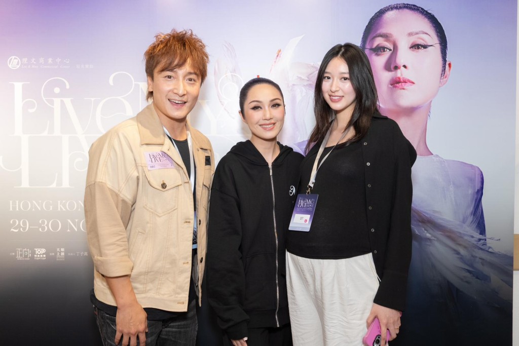 日前Maple 挺着巨肚現身楊千嬅的演唱會。