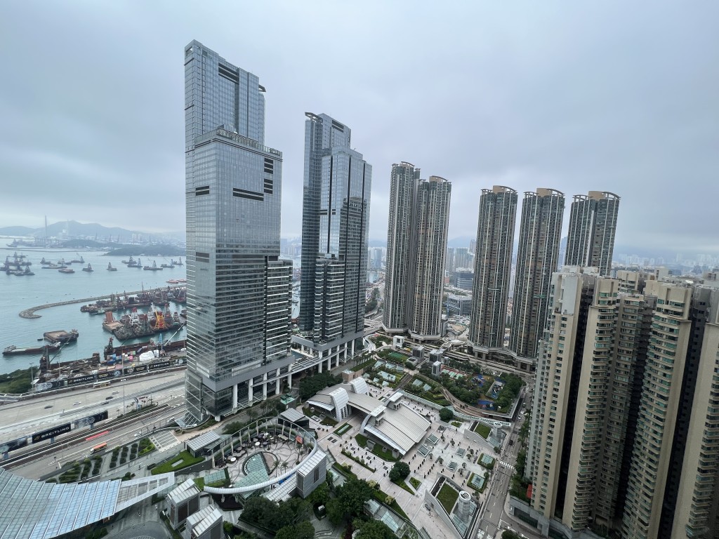單位外望開揚市景及藍巴勒海峽景致。 單位外望開揚市景及藍巴勒海峽景致。