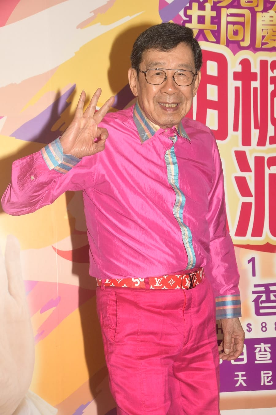 修哥在記者會上好風騷，當問到是否載歌載舞？他反問：我貴庚呀？