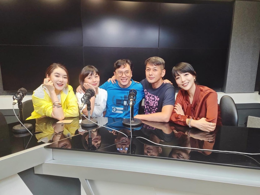 陳寶珠新抱吳文珊（左二）為舞台劇演員，早前曾罕有受訪。
