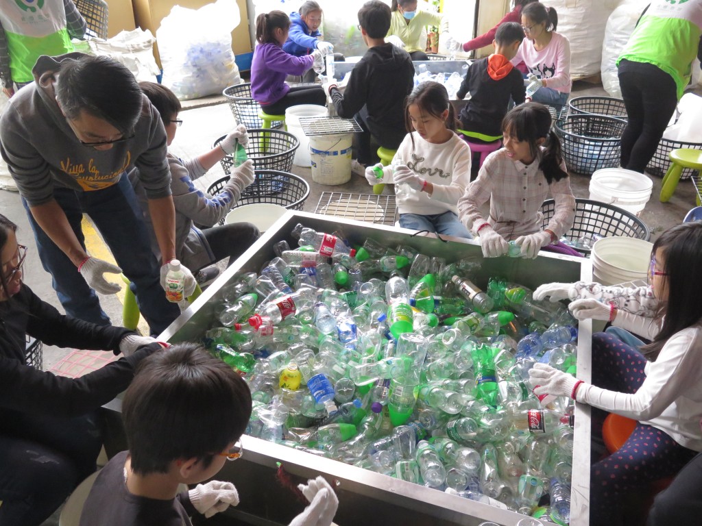 Muse Up!學員曾參與膠樽回收及分別，學習保護環境的重要。(受訪者提供)