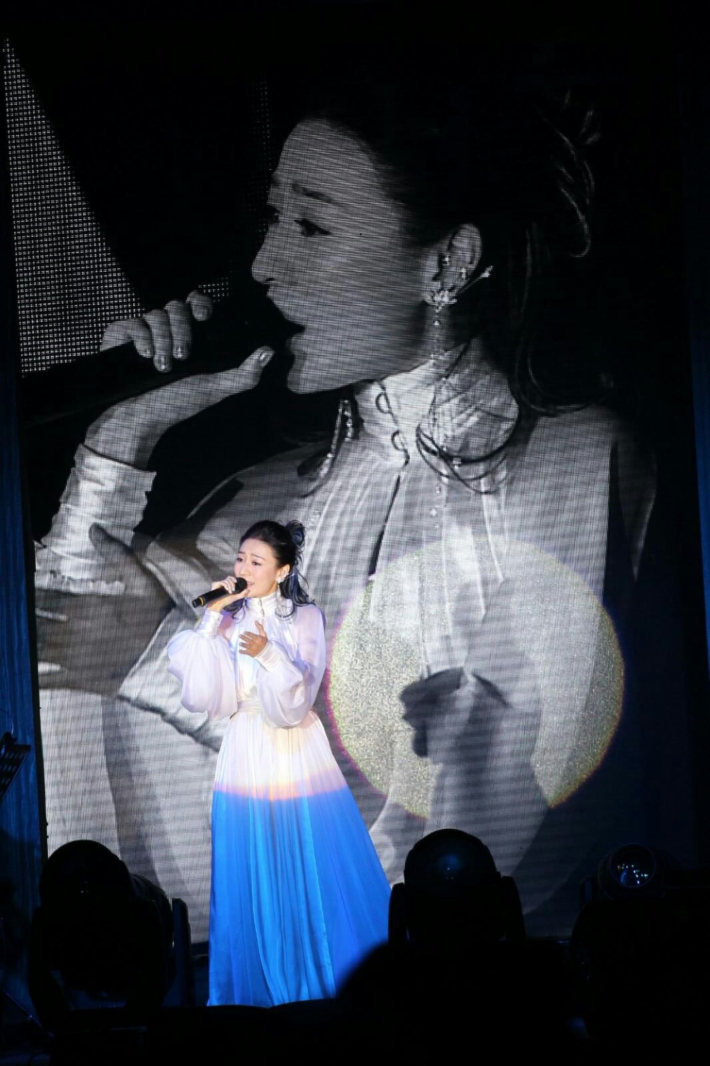 Elanne昨晚在九展舉行《我只不過是江若琳》演唱會。
