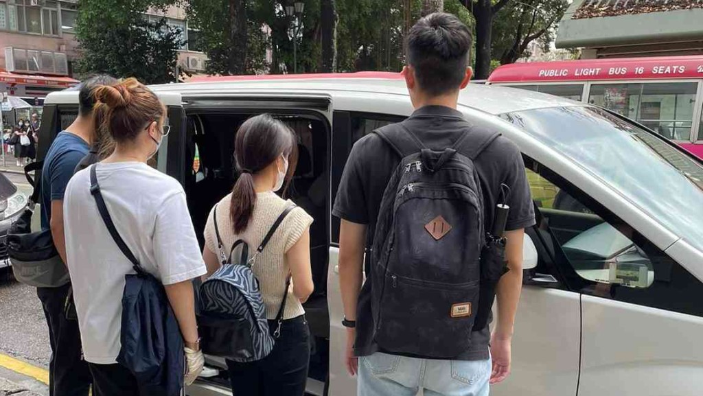 警方拘捕3名內地女子。警方圖片