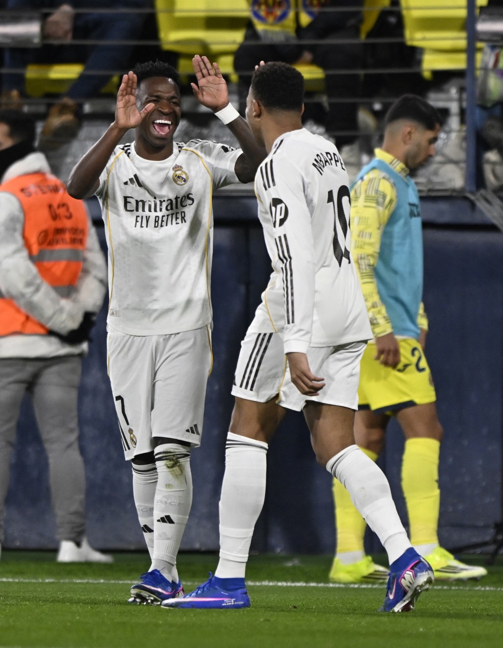 麥巴比梅開二度。路透社