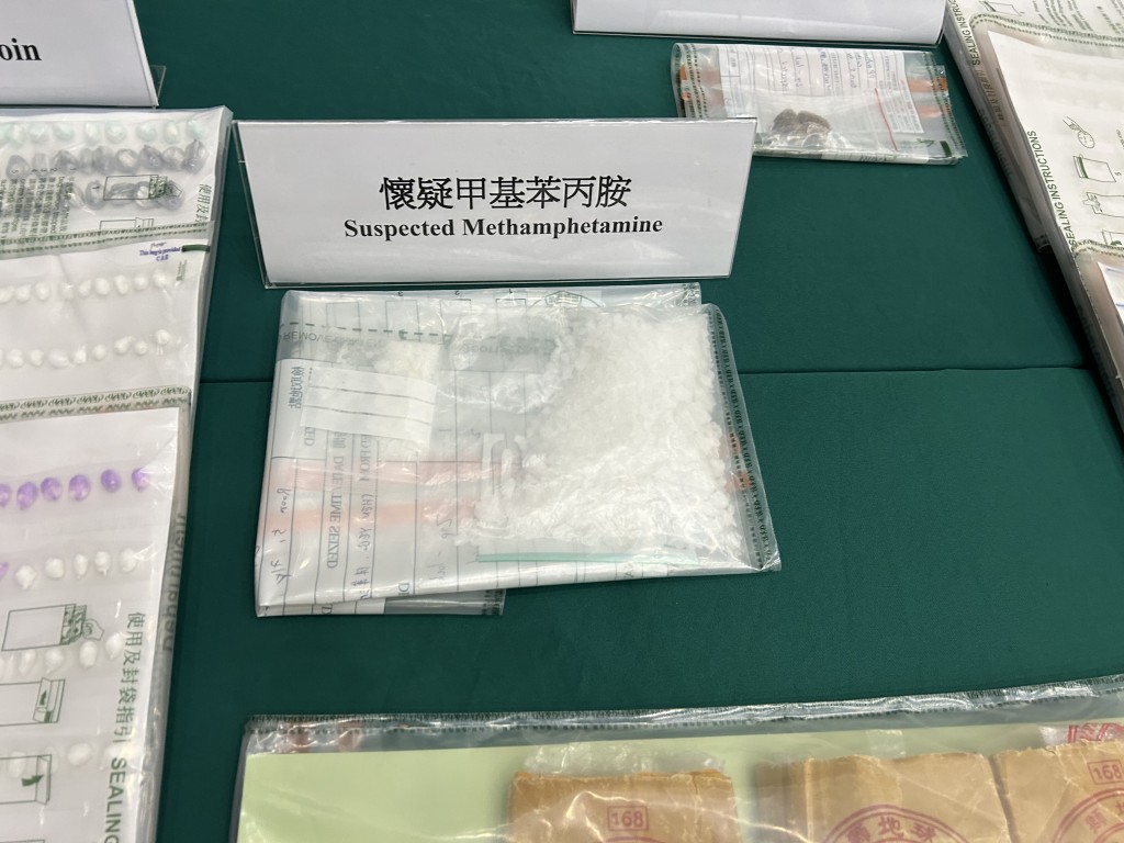海關檢獲的毒品市值約150萬元。曾志恒攝 海關檢獲的毒品市值約150萬元。曾志恒攝