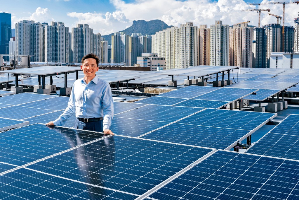 新地執行董事郭基泓帶領集團積極推動太陽能發電，已在新地管理的物業安裝了逾16500塊太陽能板。