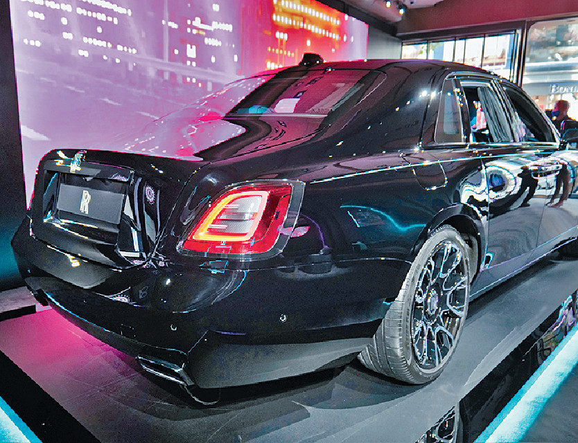 ■特製純黑色車身連稅須另加30多萬元。