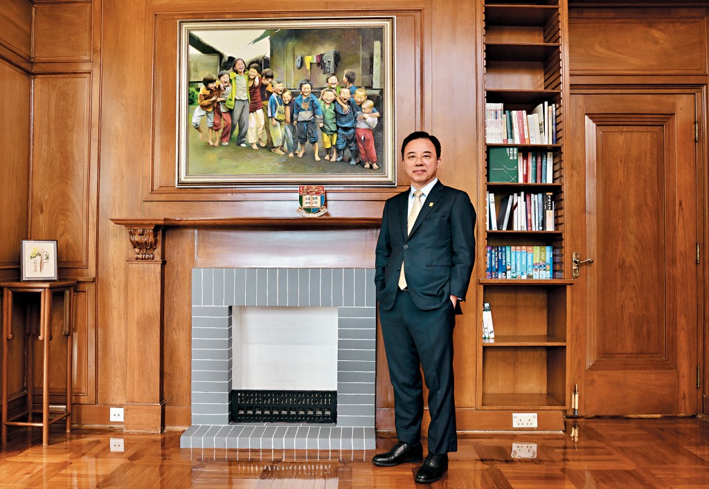 本港面對財赤,港大校長張翔表示,大學應該共同承擔責任,共渡難關。他認為香港是有活力、有希望的城市,對本港經濟非常有信心,認為毋須憂慮赤字情況。